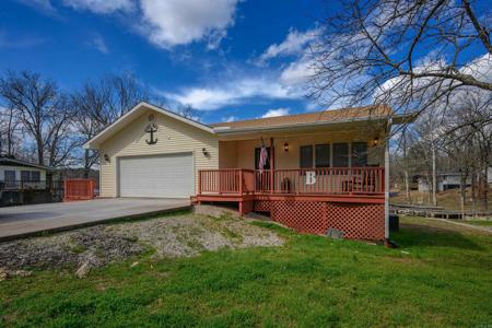 152 E Lakeshore Drive