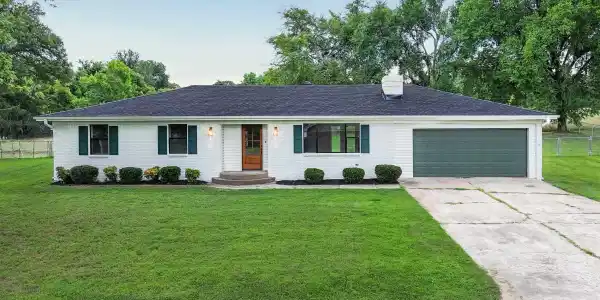 1 Lakeview Cir