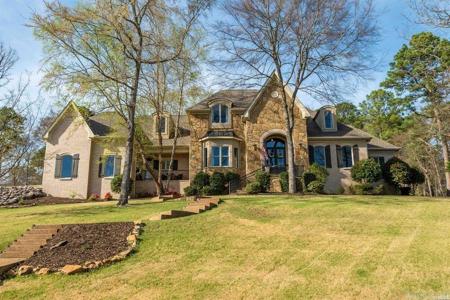 302 Oak Shores Circle