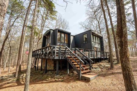 1499 Tannenbaum Road