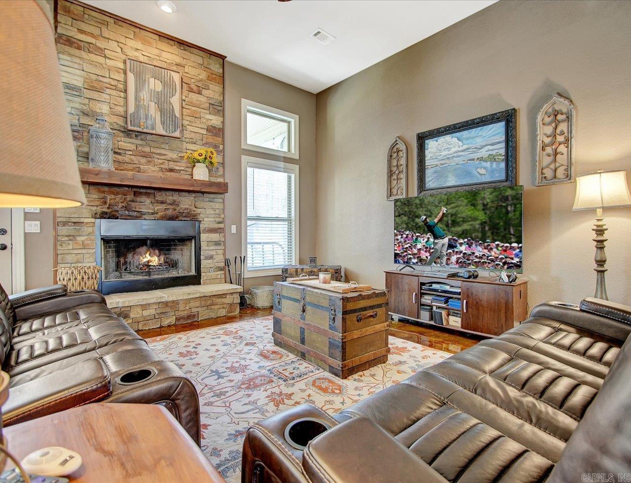 Image 3: Living Room