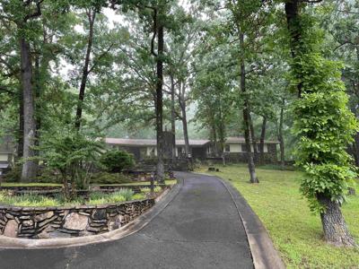 6 GREENBRIER Lane