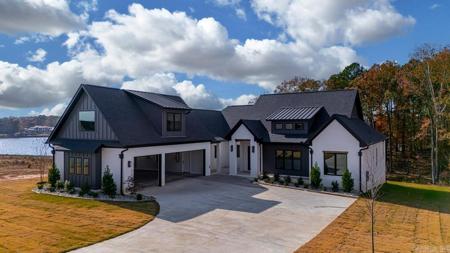 6143 Majestic Waters