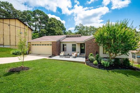 8 Hightrail Drive