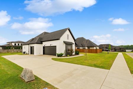 4905 Lake Vista Drive