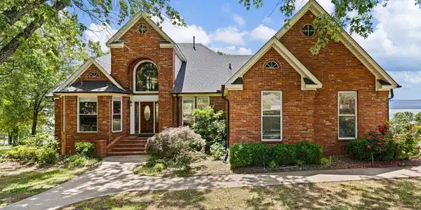 8 E Ridgeline Dr