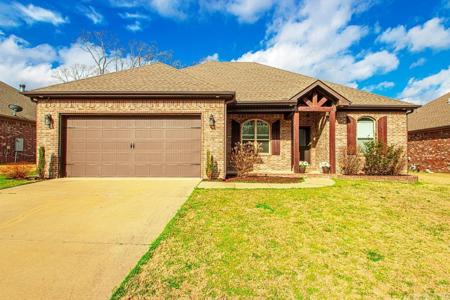 1009 Oak Forest Circle