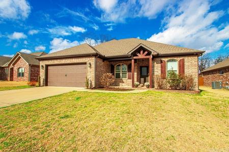 1009 Oak Forest Circle