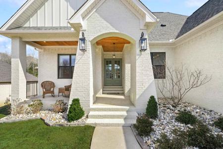 915 Valley Creek