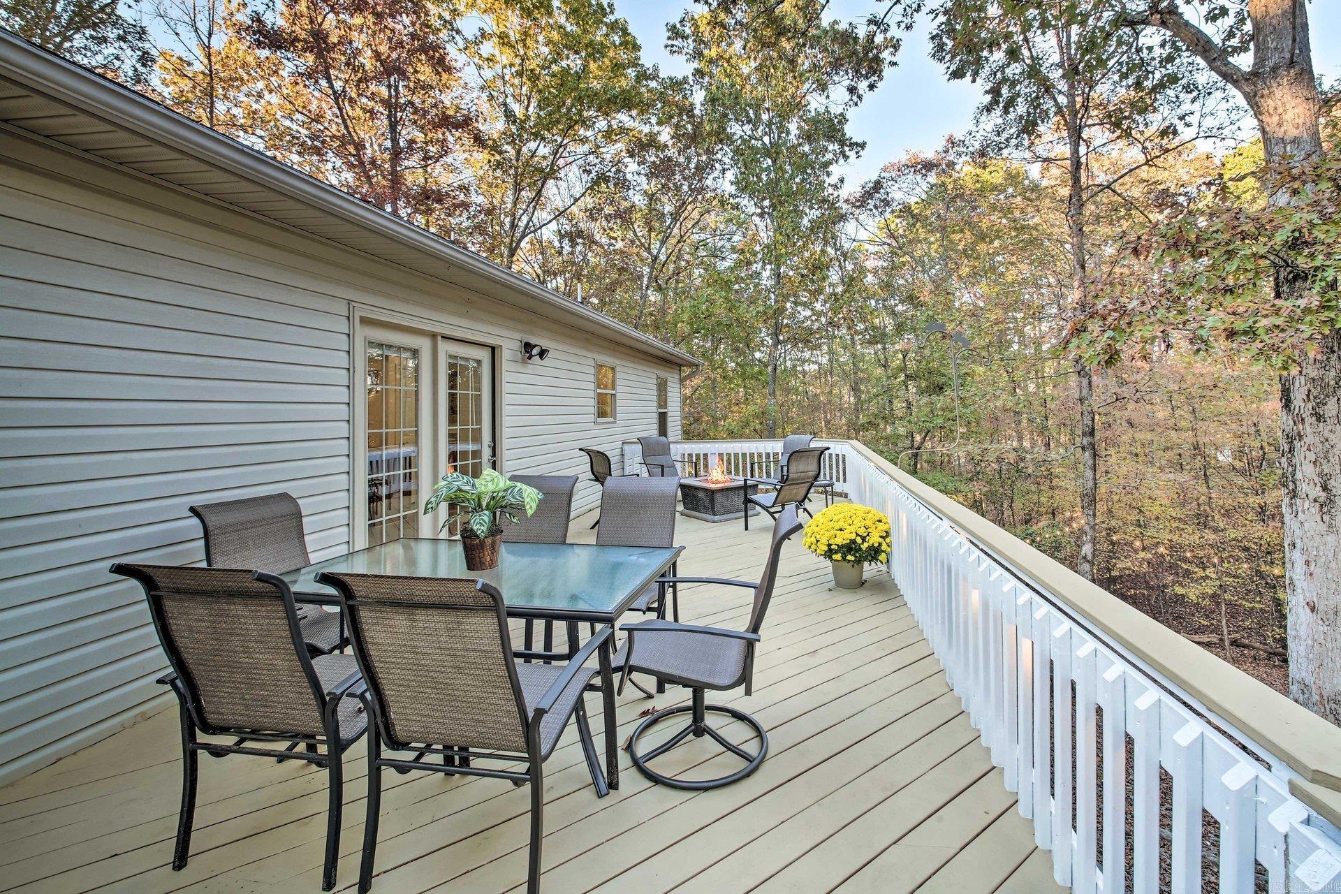 Image 3: Deck