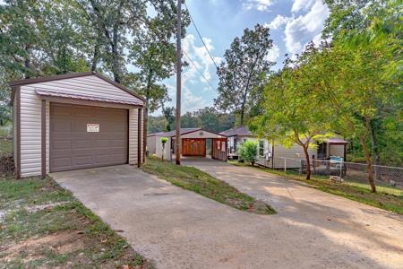 21 W Lakeshore Dr