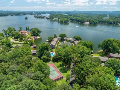 250 Grand Isle Dr