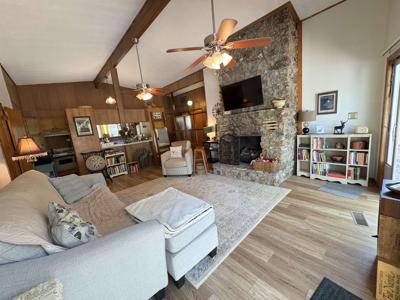 99 E Lakeshore Drive