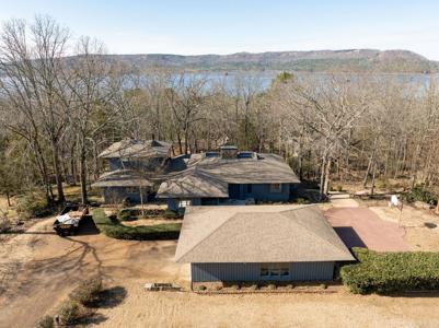 513 Bayview Place