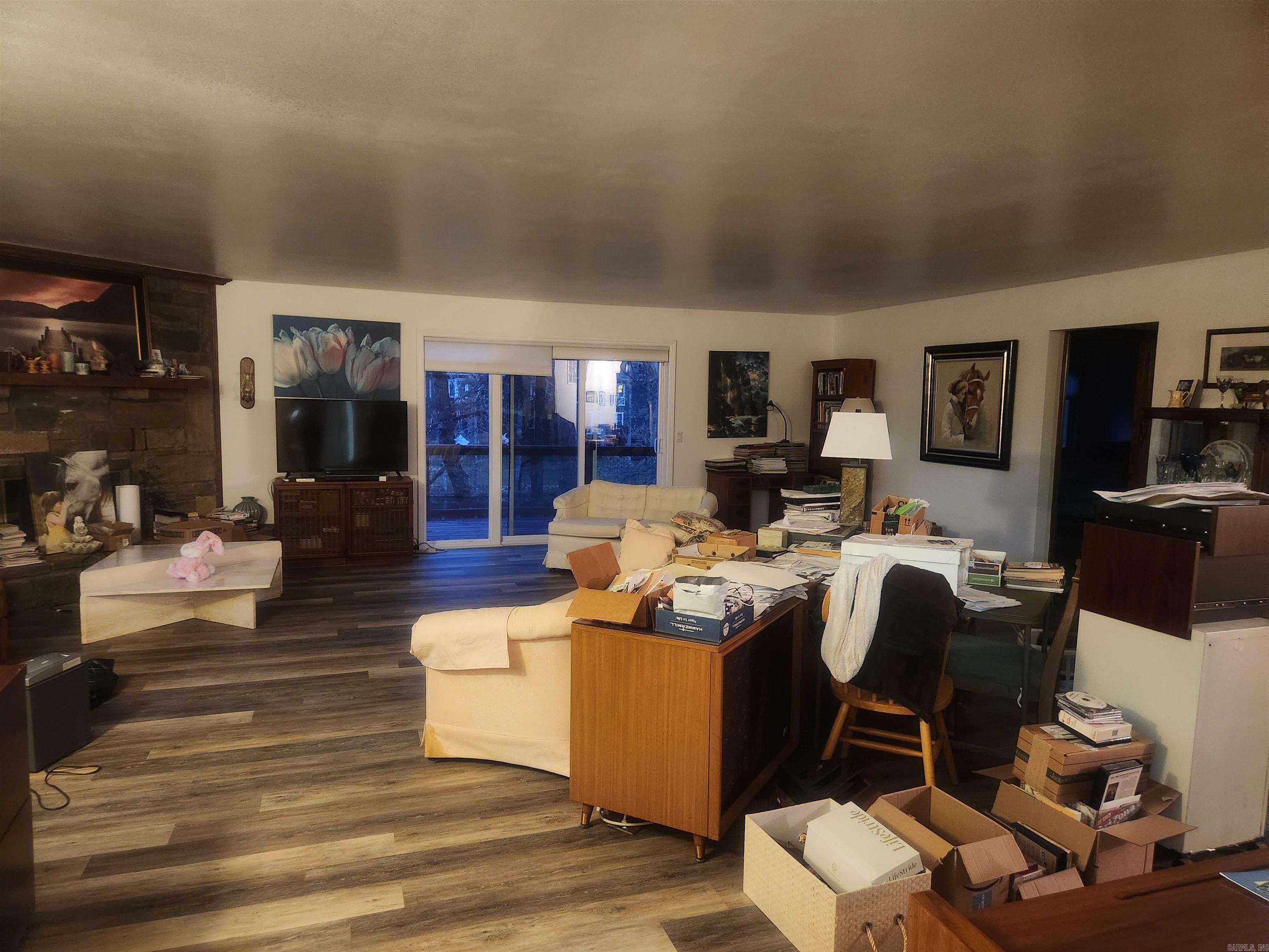 Image 3: Living Room