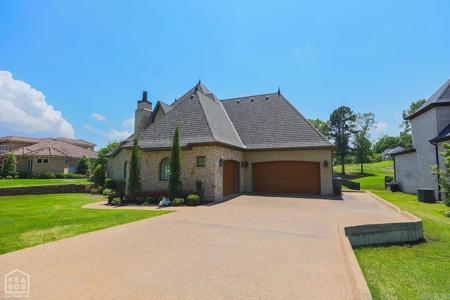 3821 Riviera Drive