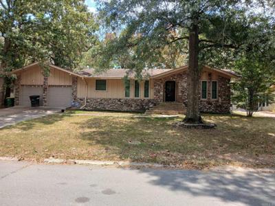 16 Narragansett Pl