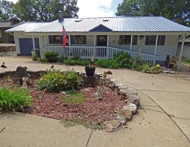 246 E Lakeshore Drive