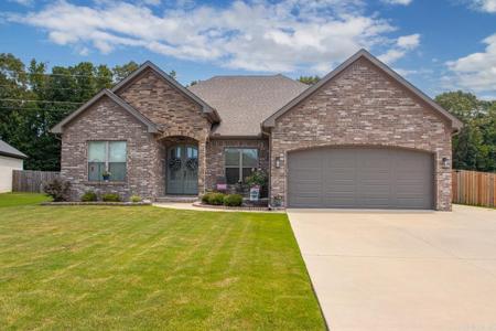 820 Oak Forest Cir