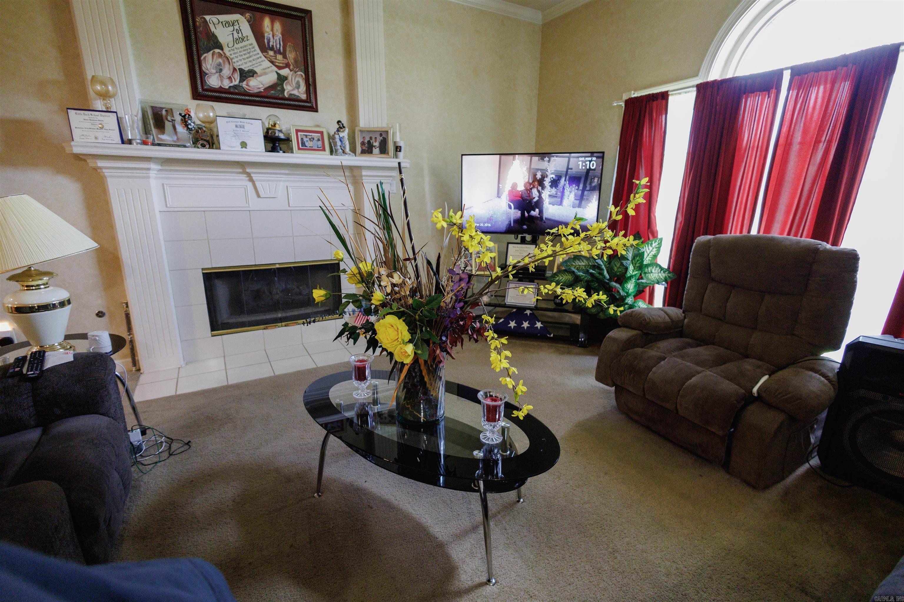 Image 2: Living Room