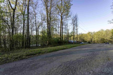 000 Lakeside Drive
