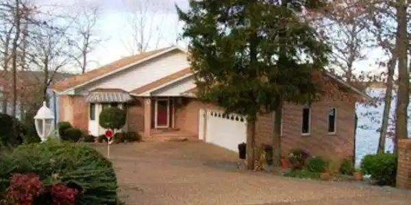 9 Guindola Circle