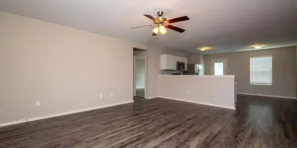 Image 3: Kitchen