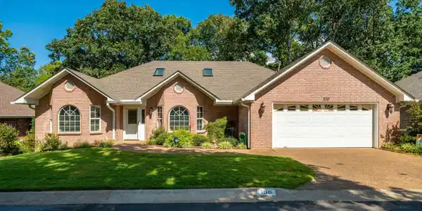 100 Forest View Court