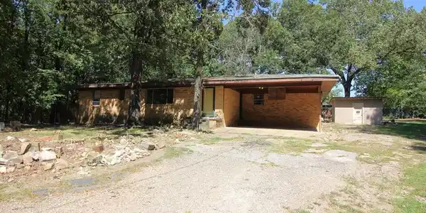 2218 Lakeshore Drive