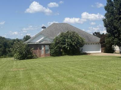 90 Emerald Lane