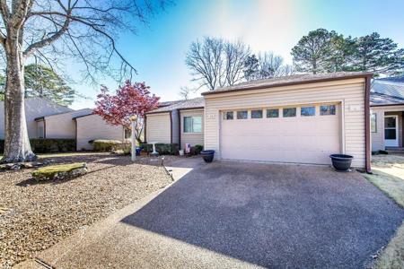 601 Woodlawn Unit 28 Drive