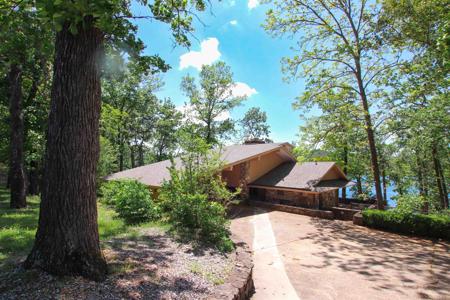 135 Iroquois Dr