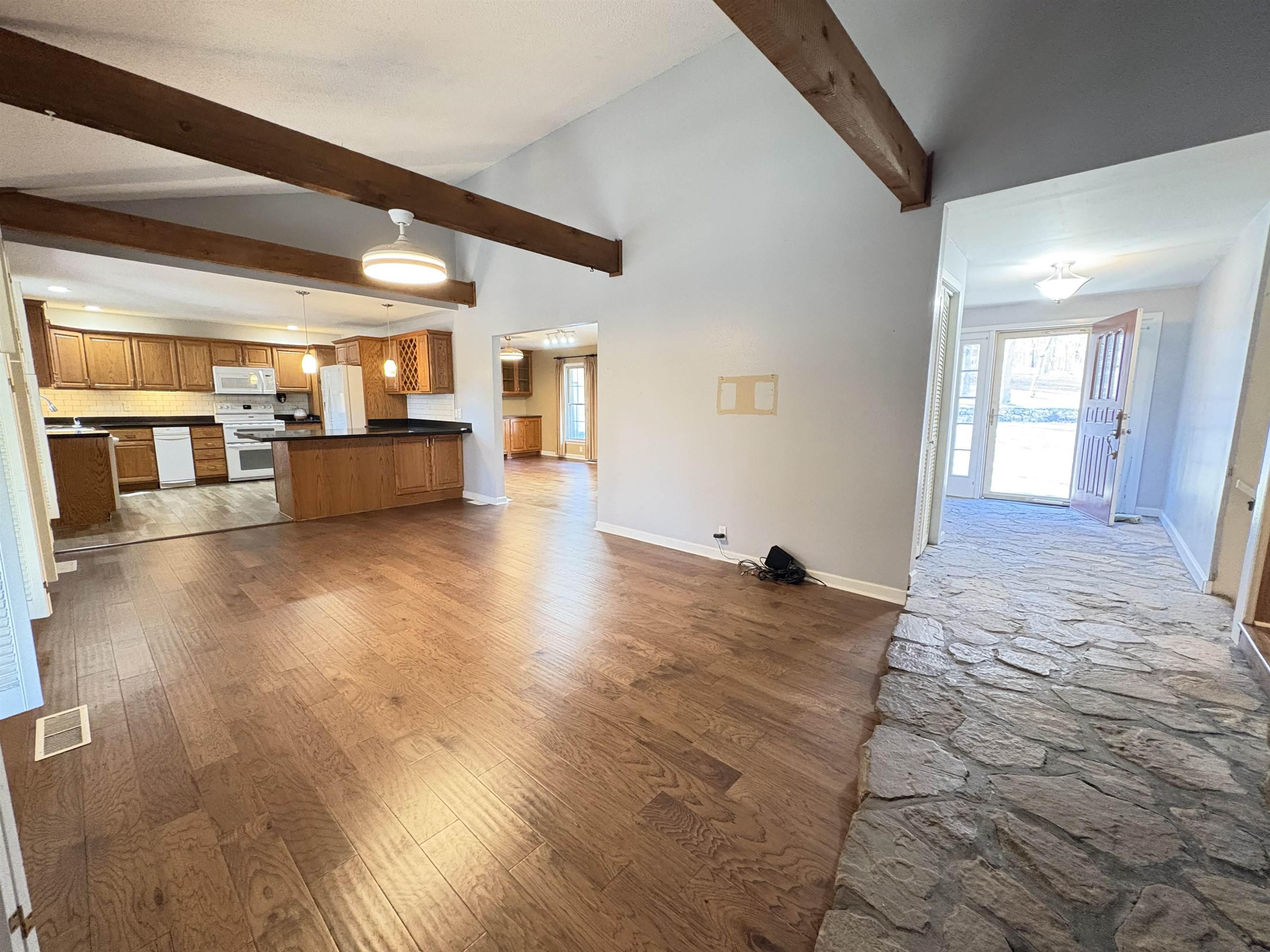 Image 3: Living Room