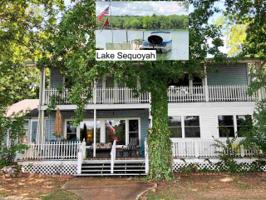 198 E Lakeshore