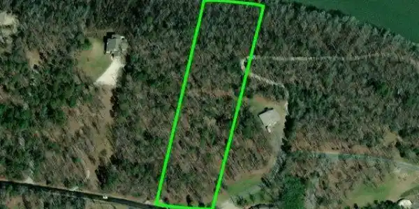 000 Woodview Lane