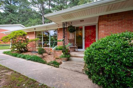 307 Hiawatha Drive