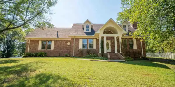495 Amity Road