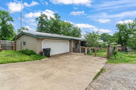 112 Quaker Lane