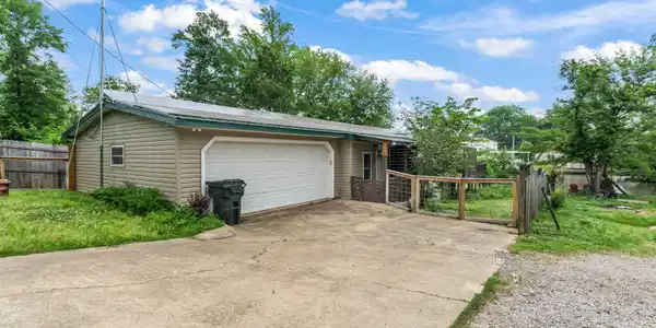 112 Quaker Lane