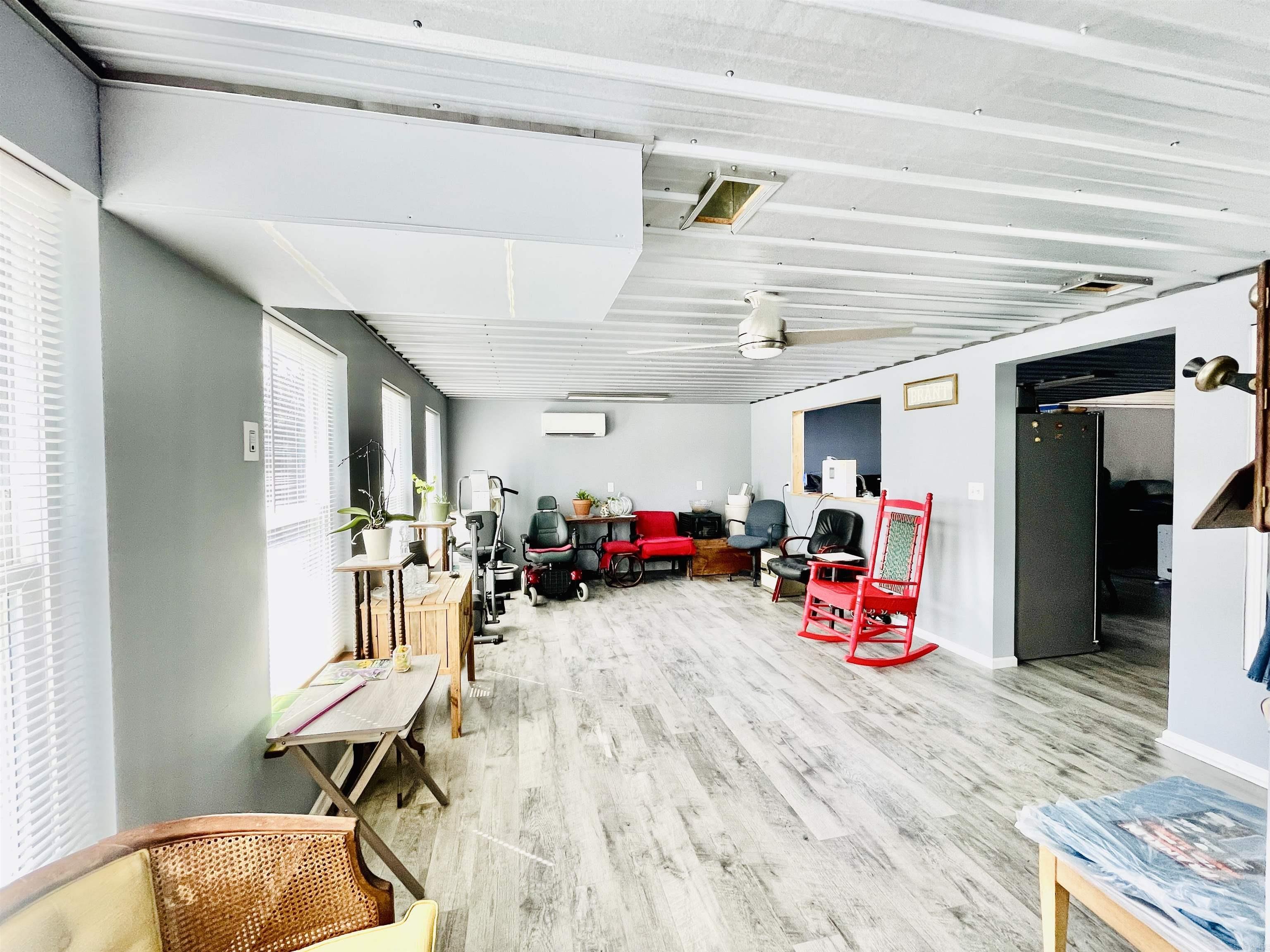Image 3: Living Room
