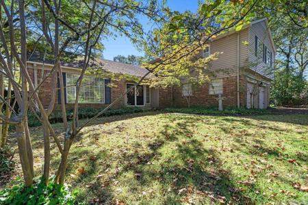 8 Minnehaha Ct.