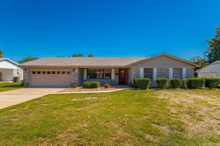 7 Shoshoni Drive