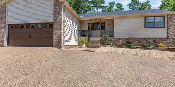 11 Atrayente Way