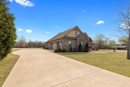 4033 Vineyard Way