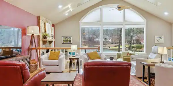 Image 2: Spacious living area, perfect for entertaining, Living Room