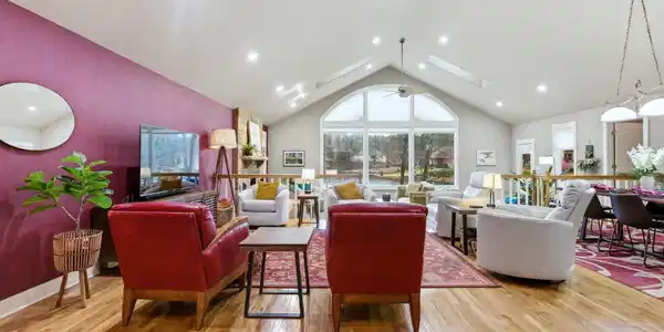 Image 3: Living Room