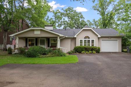 365 Lakeland Drive