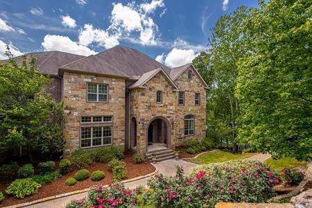 10 Lakewood Park Drive