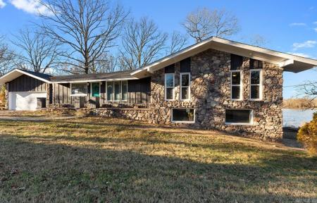 33 Narragansett Place