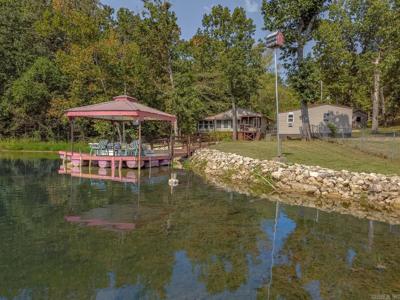 21 W Lakeshore Dr